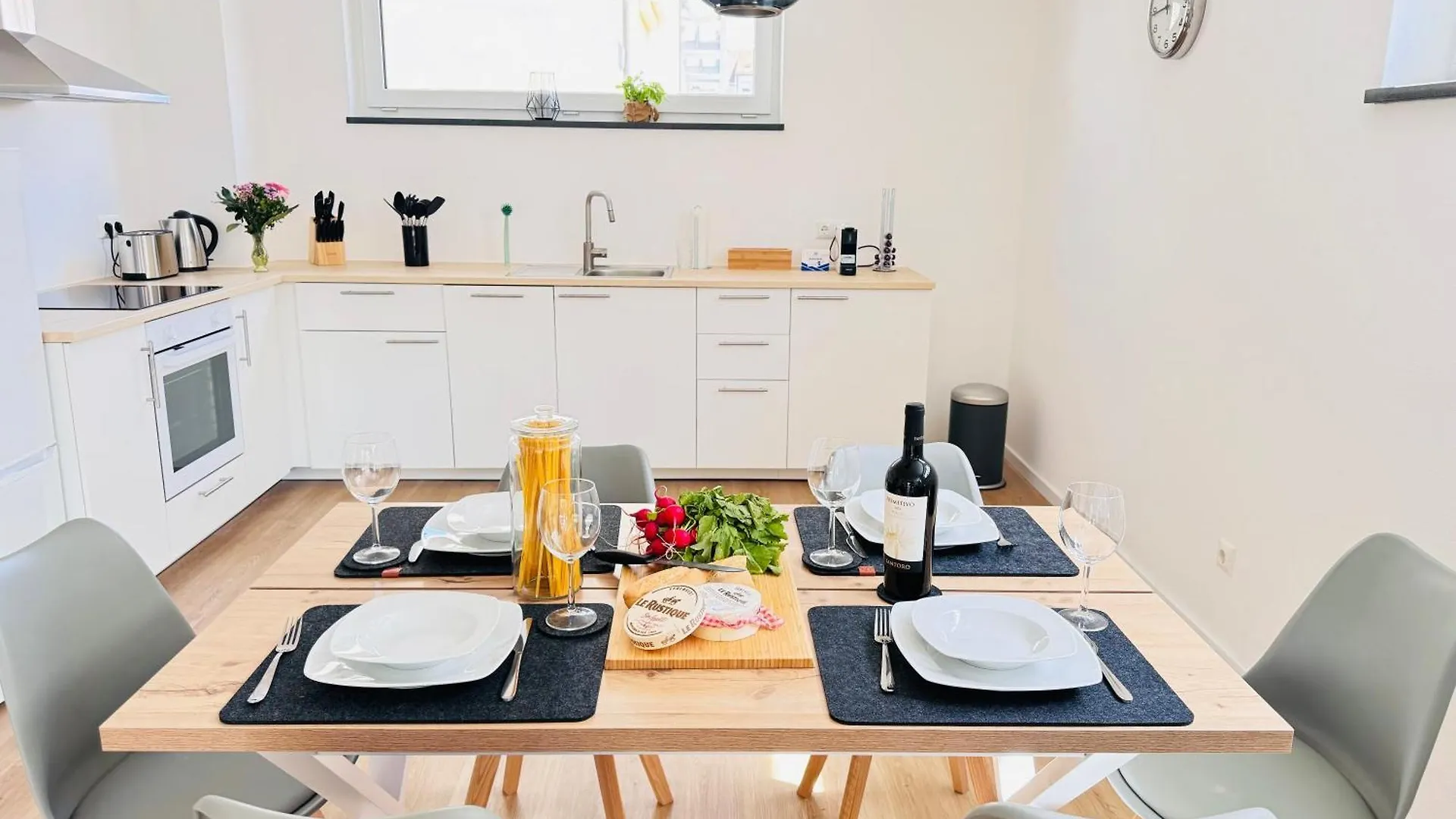 Апартаменты Modern-Neu-Nespresso-Balkon-Parkplatz Аугсбург