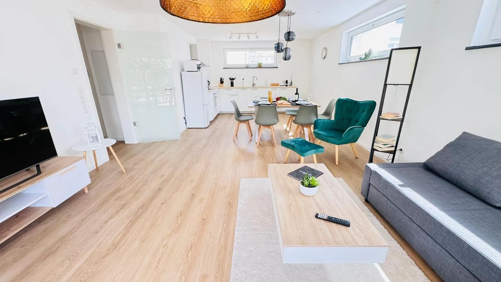 Апартаменты Modern-Neu-Nespresso-Balkon-Parkplatz Аугсбург