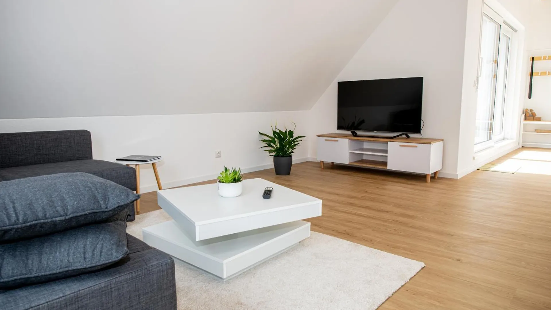 Apartment Ferienwohnung Modern-Neu-Nespresso-Balkon-Parkplatz Augsburg Deutschland