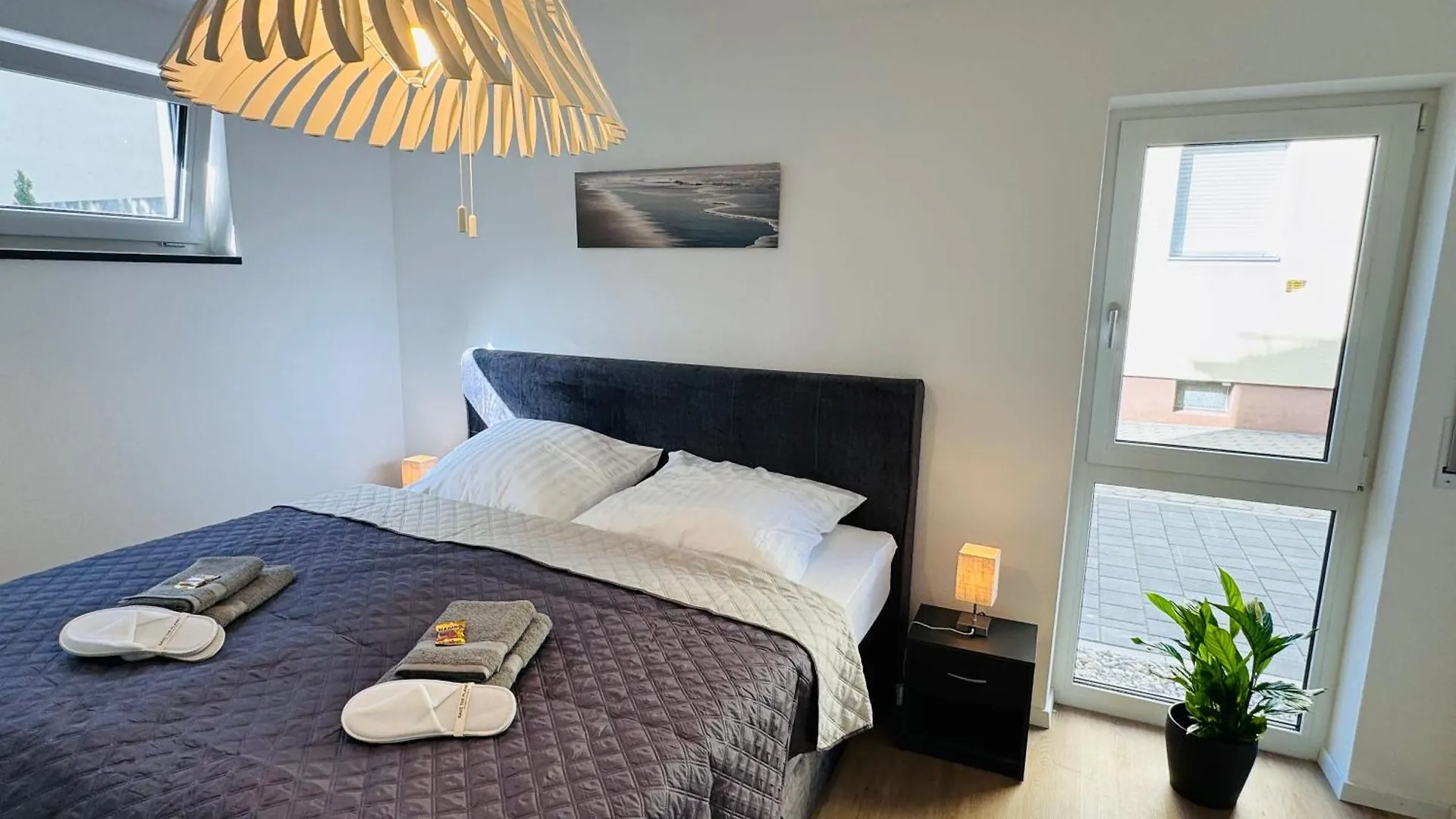 Ferienwohnung Modern-Neu-Nespresso-Balkon-Parkplatz Augsburg Deutschland