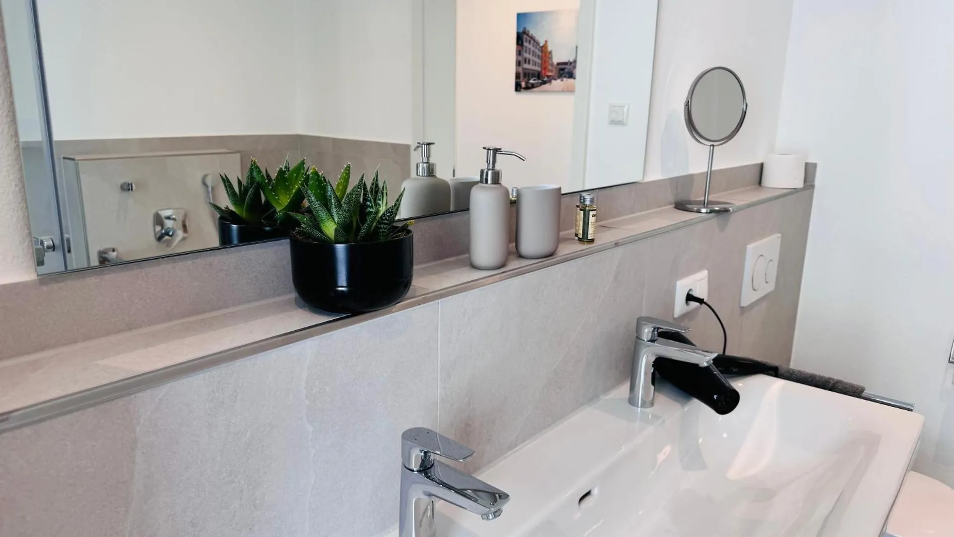 Ferienwohnung Modern-Neu-Nespresso-Balkon-Parkplatz Augsburg
