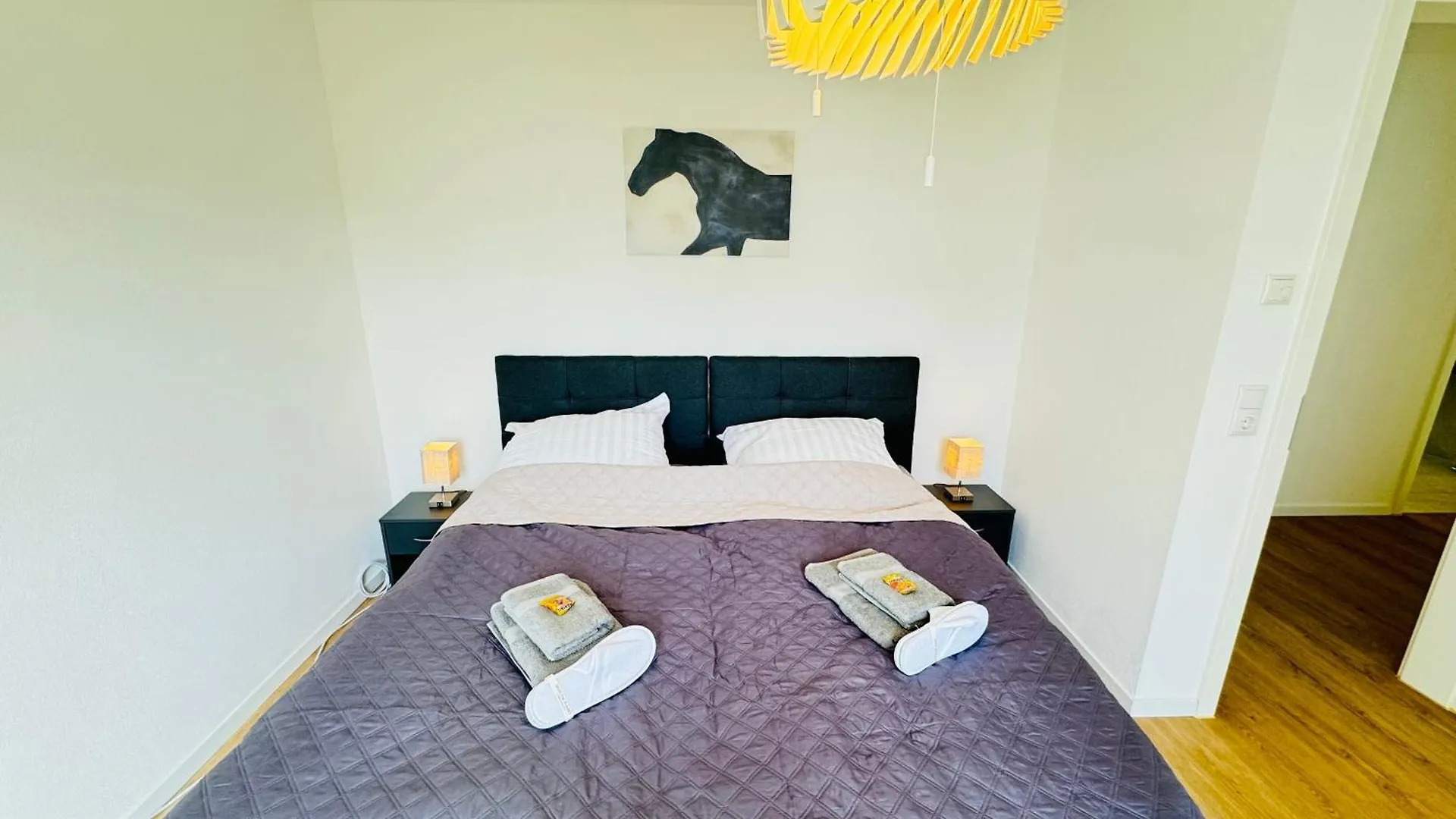Ferienwohnung Modern-Neu-Nespresso-Balkon-Parkplatz Augsburg Apartment